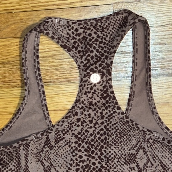 Lululemon size 4 crb tank maroon snakeprint - Picture 6 of 6